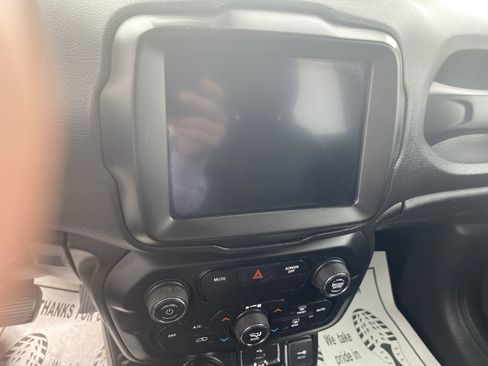 Used 2020 Jeep Renegade Altitude AWD/4WD image 13