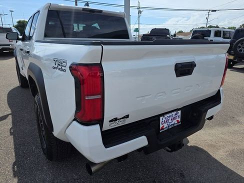 Used 2025 Toyota Tacoma TRD Off-Road AWD/4WD image 6