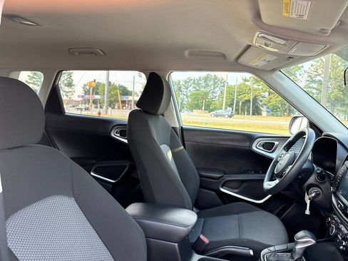 Used 2021 Kia Soul LX FWD image 28