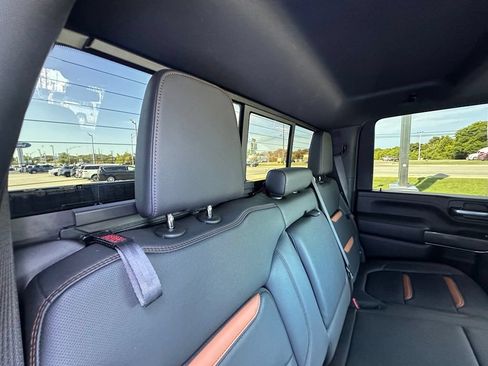 Used 2023 GMC Sierra 2500 AT4 w/ AT4 Preferred Package AWD/4WD image 28