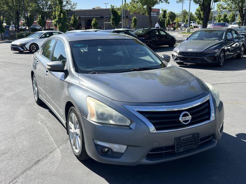Used 2015 Nissan Altima 2.5 SL w/ Technology Package FWD image 4