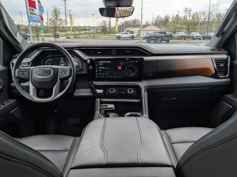 Used 2024 GMC Sierra 1500 Denali w/ Technology Package AWD/4WD image 11