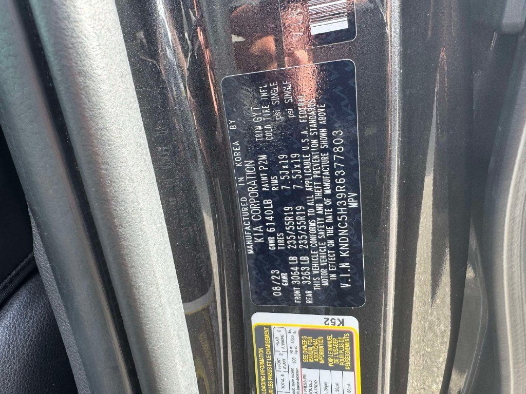 Used 2024 Kia Carnival EX FWD image 32