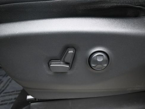 Used 2022 Chrysler Pacifica Touring-L FWD image 10