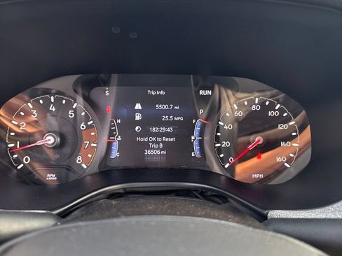 Used 2025 Jeep Compass Latitude w/ Sun & Sound Group AWD/4WD image 9