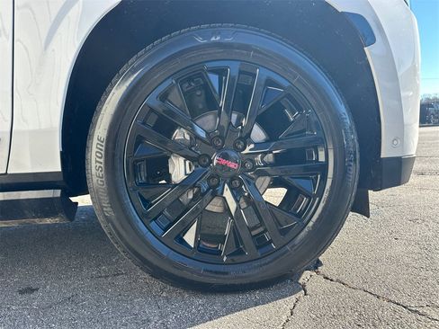 Used 2023 GMC Yukon XL Denali w/ Denali Reserve Package image 13