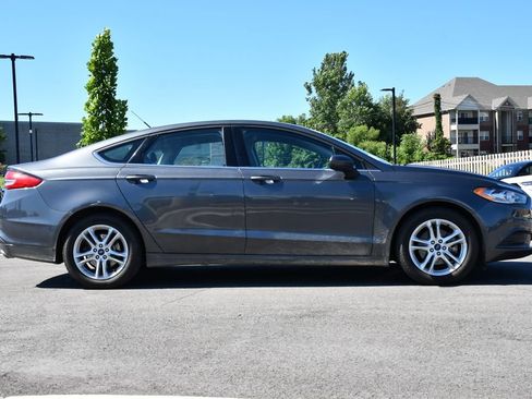 Used 2018 Ford Fusion SE w/ Fusion SE Technology Package FWD image 7