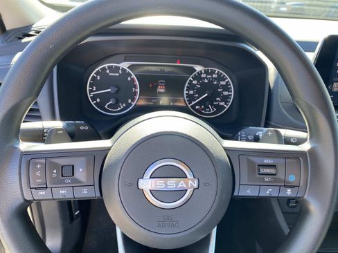 Used 2024 Nissan Rogue SV image 17