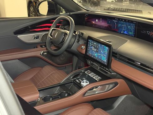 New 2026 Lincoln Nautilus Reserve image 9