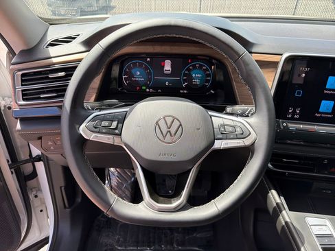 Used 2024 Volkswagen Atlas SE AWD/4WD image 13