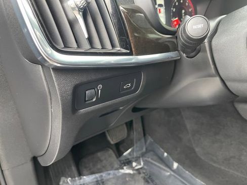 Used 2018 Volvo S90 T5 Momentum w/ Momentum Plus Package image 16