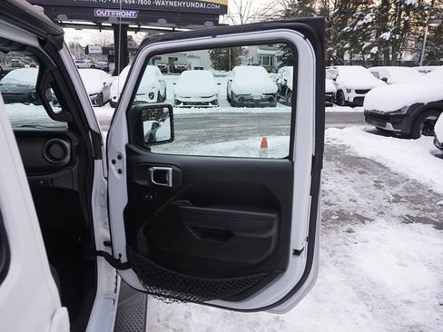 Used 2022 Jeep Gladiator Sport image 21