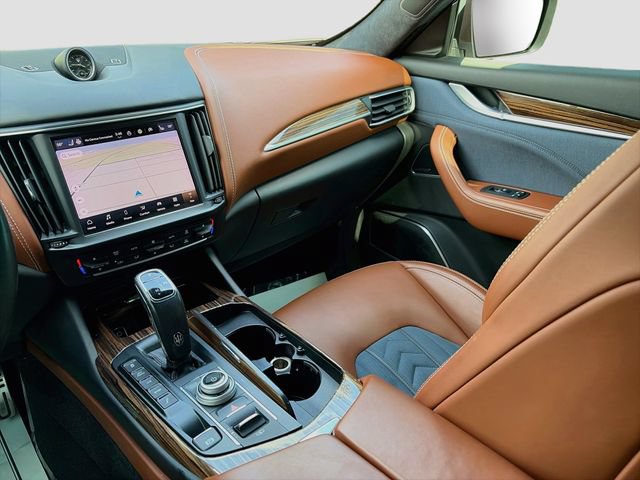 Used 2021 Maserati Levante GranLusso AWD/4WD image 25