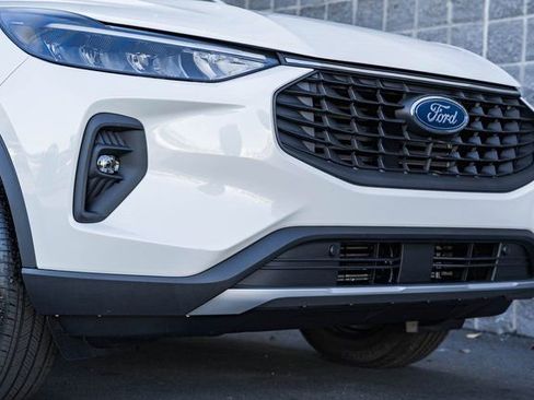 New 2026 Ford Escape SE w/ Class II Trailer Tow Package FWD image 24