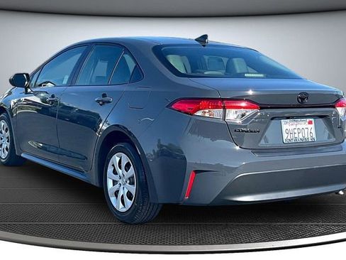 Used 2023 Toyota Corolla LE w/ Carpet Mat Package (TMS) FWD image 4