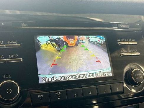 Used 2015 Nissan Rogue SV AWD/4WD image 14