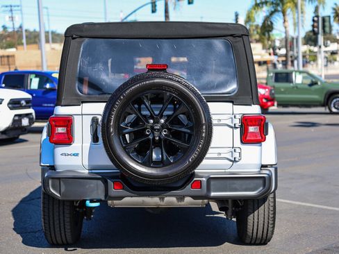 Used 2024 Jeep Wrangler Unlimited Sahara AWD/4WD image 24