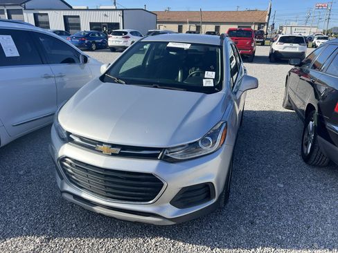 Used 2018 Chevrolet Trax LT w/ LT Convenience Package FWD image 1