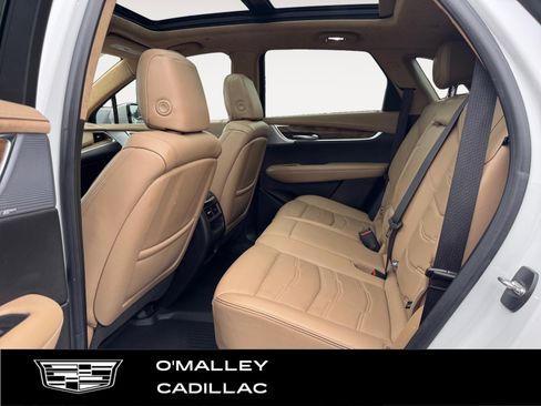 Certified 2023 Cadillac XT5 Sportv w/ Platinum Package image 11