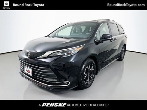 Used 2026 Toyota Sienna Platinum AWD/4WD image 1