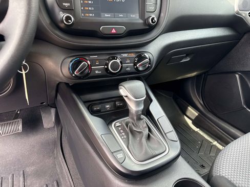 Used 2021 Kia Soul LX FWD image 25