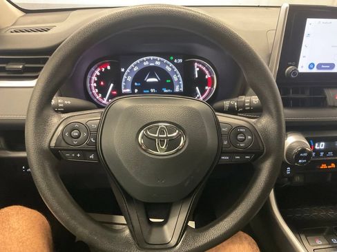Used 2025 Toyota RAV4 XLE AWD/4WD image 18
