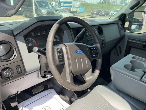 Used 2016 Ford F550 4x4 Crew Cab Super Duty image 12