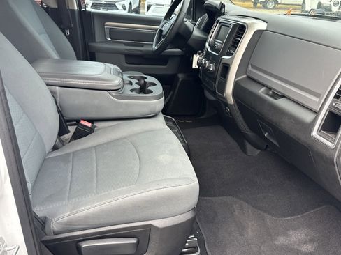 Used 2020 RAM 1500 Classic SLT image 13