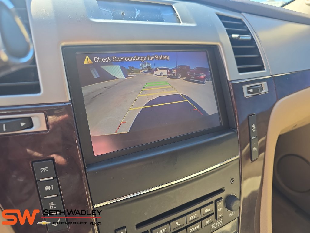 Used 2013 Cadillac Escalade Luxury AWD/4WD image 24