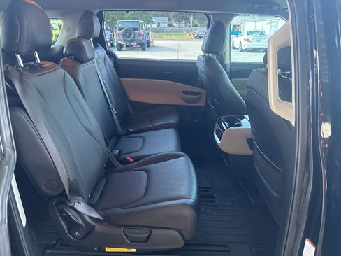 Used 2024 Kia Carnival SX image 16