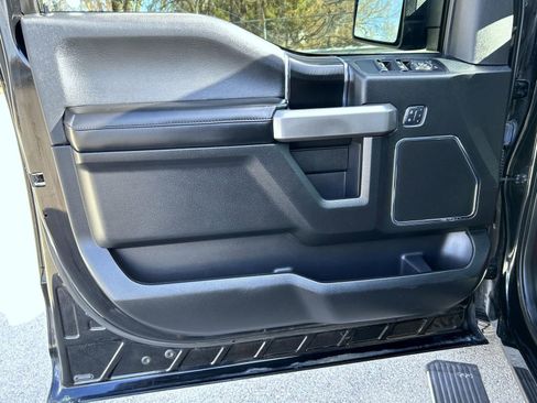 Used 2018 Ford F150 Platinum w/ Equipment Group 701A Luxury image 9