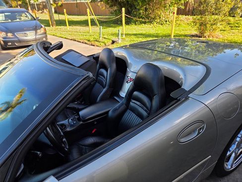 Used 2001 Chevrolet Corvette Convertible w/ Preferred Equipment Group2 image 21
