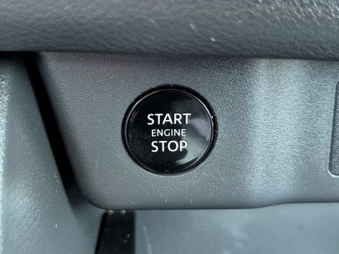 Used 2025 Nissan Rogue SV AWD/4WD image 29