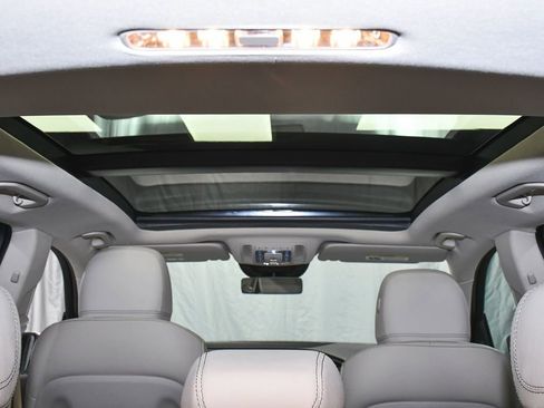 Used 2025 Mercedes-Benz GLE 450e 4MATIC w/ AMG Line Exterior image 70