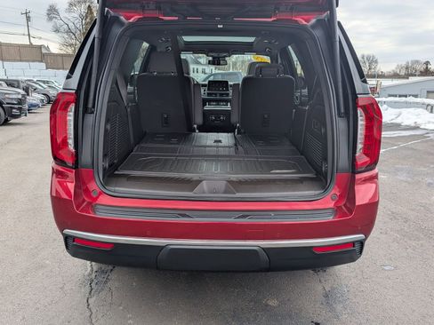 Used 2023 GMC Yukon SLT w/ SLT Premium Package image 25