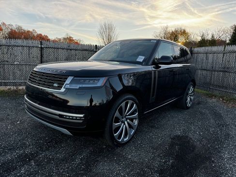New 2025 Land Rover Range Rover SE image 1