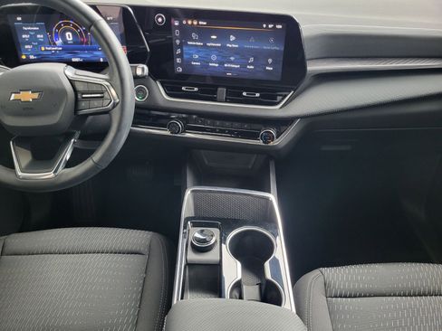 Used 2026 Chevrolet Equinox LT w/ Safety and Technology Package FWD image 13