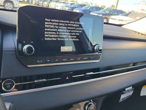 Used 2025 Mitsubishi Outlander SE image 31