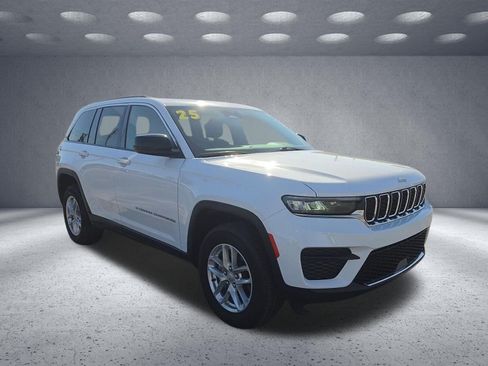 Used 2025 Jeep Grand Cherokee Laredo X w/ Luxury Tech Group I RWD image 1