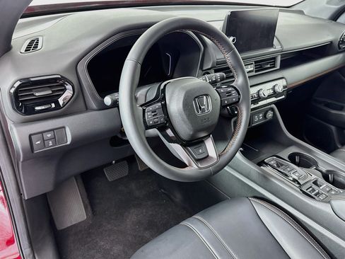 Certified 2025 Honda Pilot TrailSport image 9