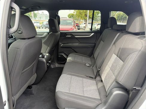 Used 2025 GMC Acadia Elevation image 25