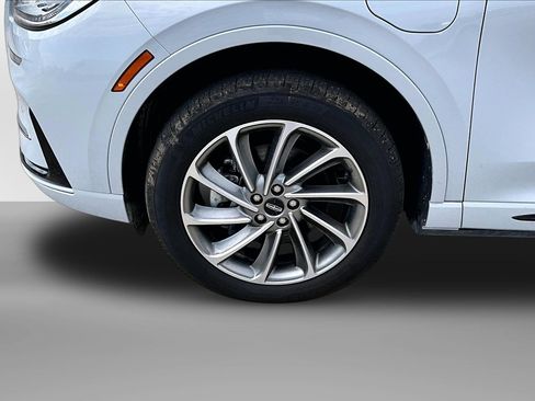 Used 2025 Lincoln Corsair Grand Touring w/ Equipment Group 301A AWD/4WD image 3