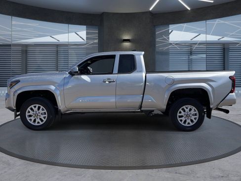 Used 2026 Toyota Tacoma SR5 AWD/4WD image 3