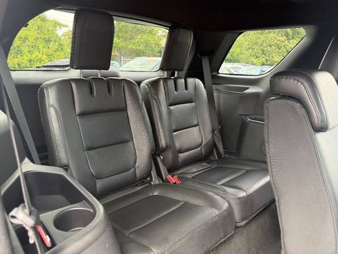 Used 2016 Ford Explorer XLT w/ Equipment Group 202A FWD image 17