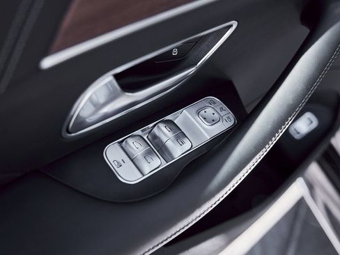 Used 2025 Mercedes-Benz Maybach GLS 600 4MATIC image 34