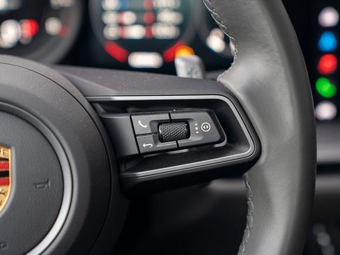 Certified 2022 Porsche 911 Carrera image 8