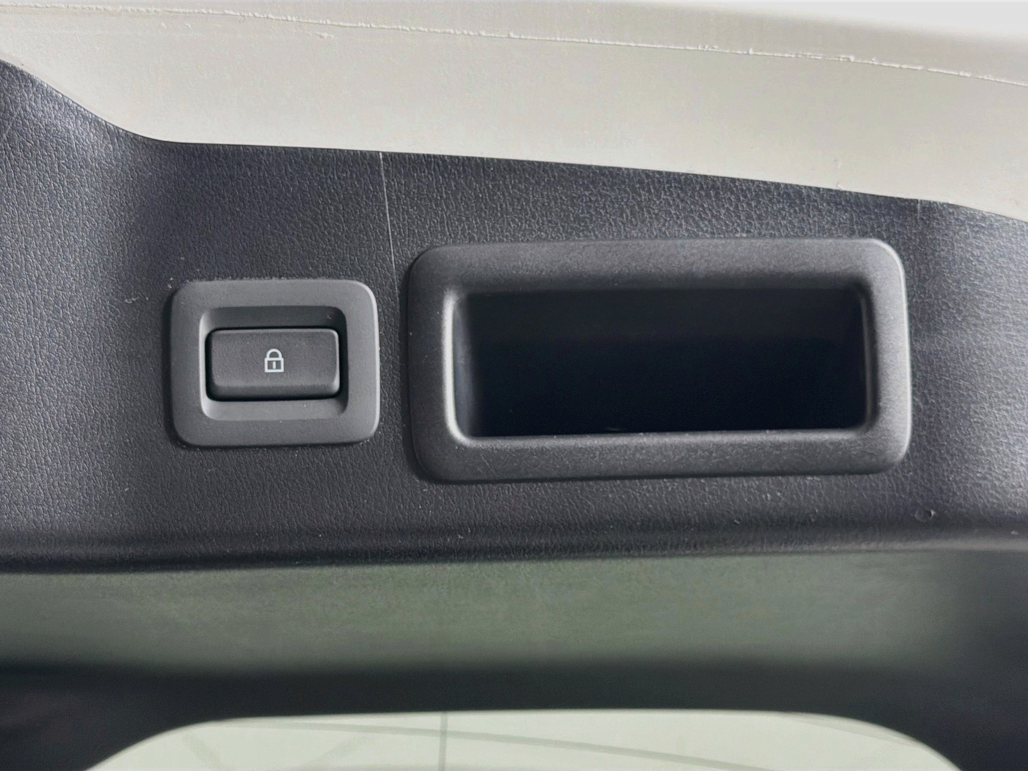 Used 2024 MAZDA MAZDA3 s FWD image 29