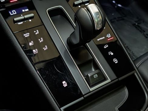 Certified 2026 Porsche Macan AWD/4WD image 39
