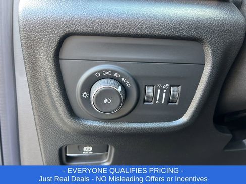 New 2025 Jeep Grand Cherokee Limited w/ Trailer Tow Package image 11