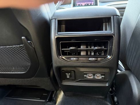 Used 2025 Jeep Grand Cherokee Laredo X w/ Luxury Tech Group I image 19